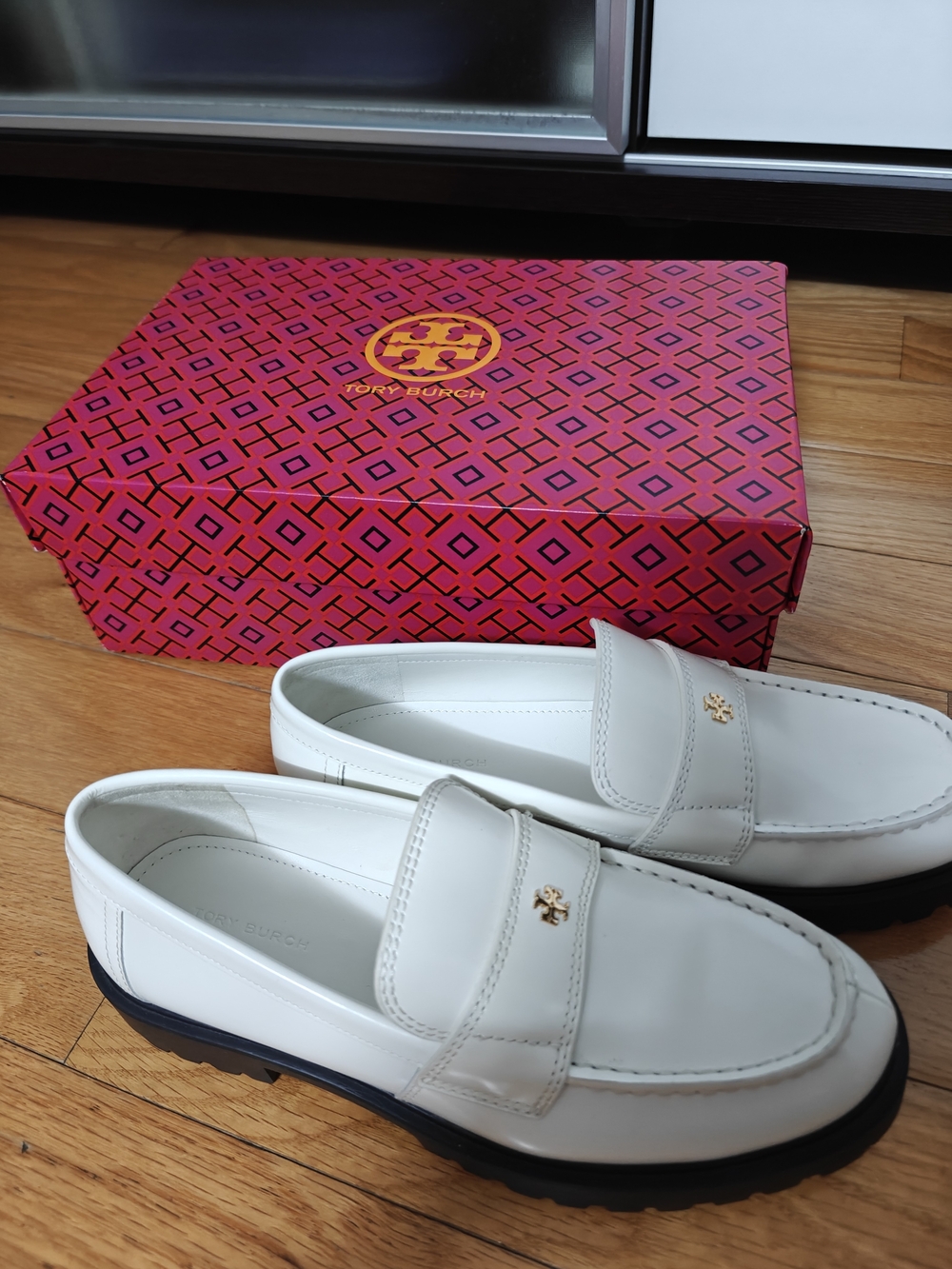 Tory Burch Women’s White Leather Loafers